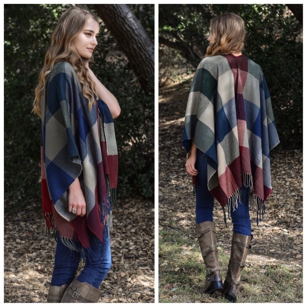 Ruana check poncho with tassel trim - Picture 2 of 2